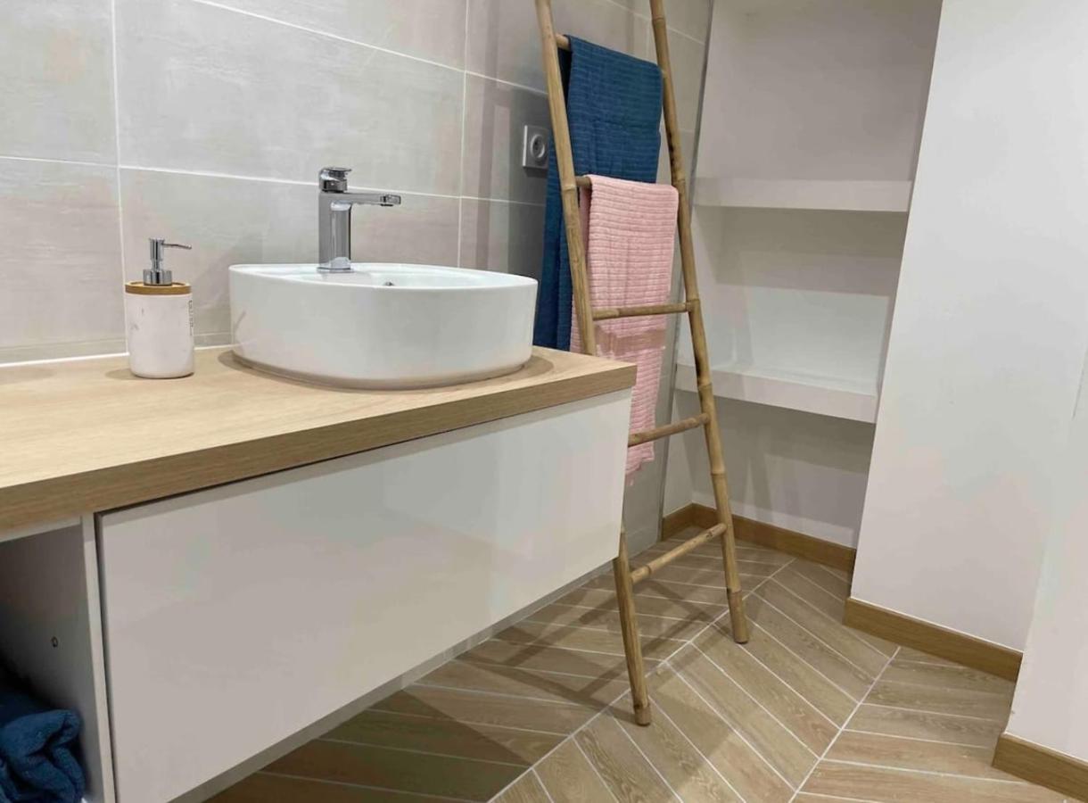 Appartement Le Duplex - Gare / Tram / Netflix à Fontaine  Extérieur photo