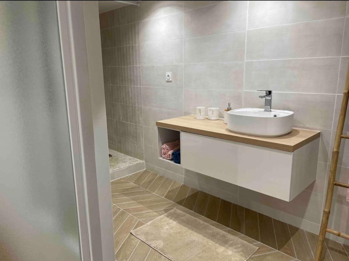 Appartement Le Duplex - Gare / Tram / Netflix à Fontaine  Extérieur photo